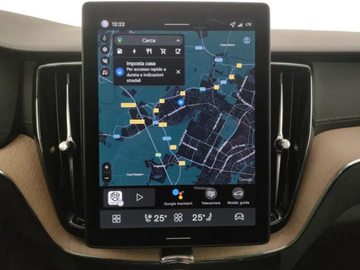 Volvo XC60 nuova a Modena (13)