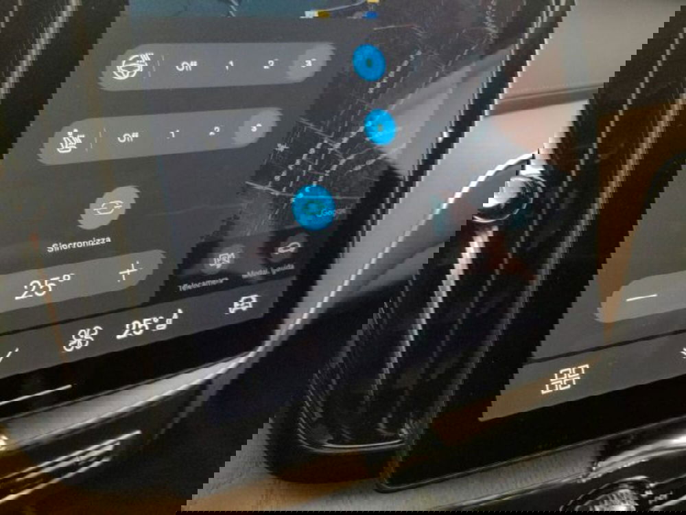 Volvo XC60 nuova a Modena (17)