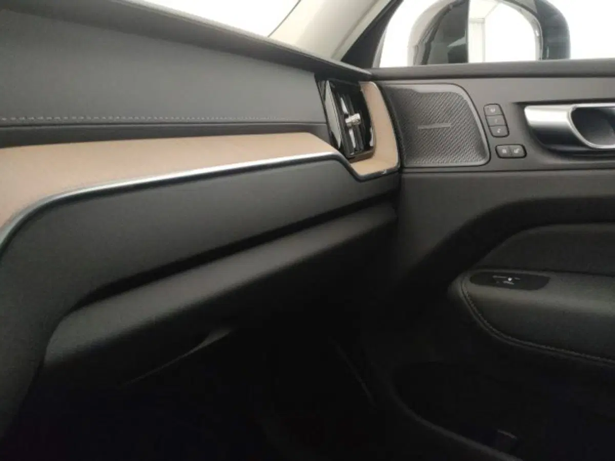 Volvo XC60 nuova a Modena (19)