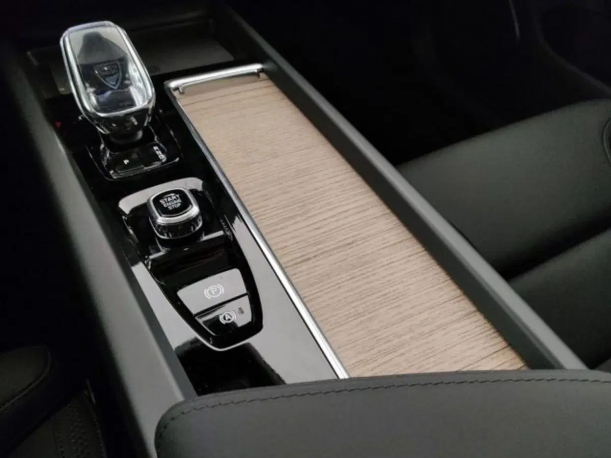Volvo XC60 nuova a Modena (20)