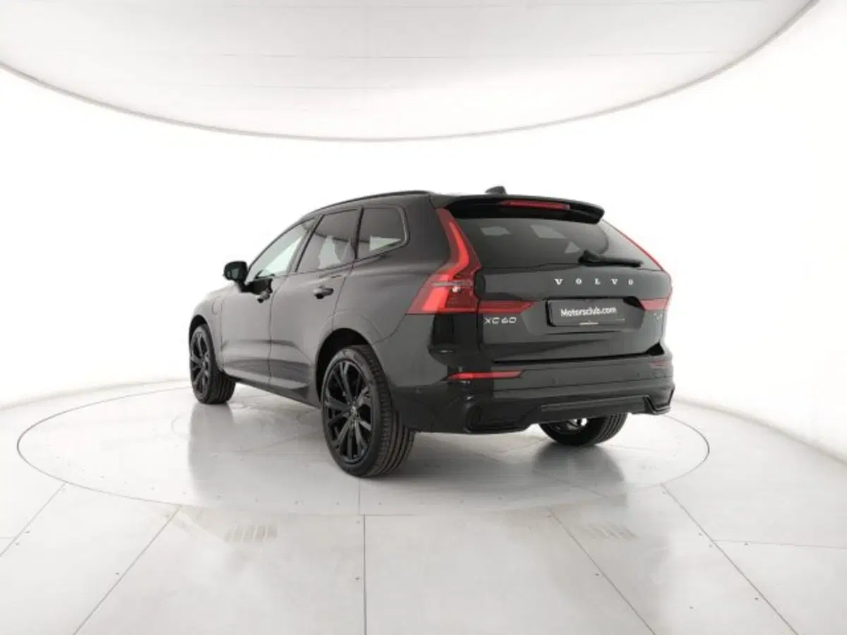 Volvo XC60 nuova a Modena (3)