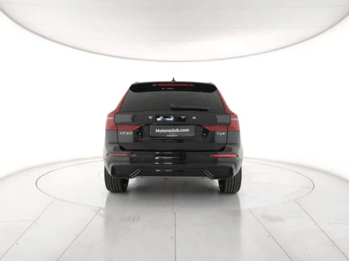 Volvo XC60 nuova a Modena (4)