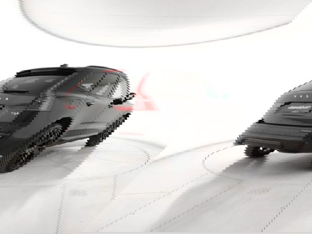 Volvo XC60 nuova a Modena (5)