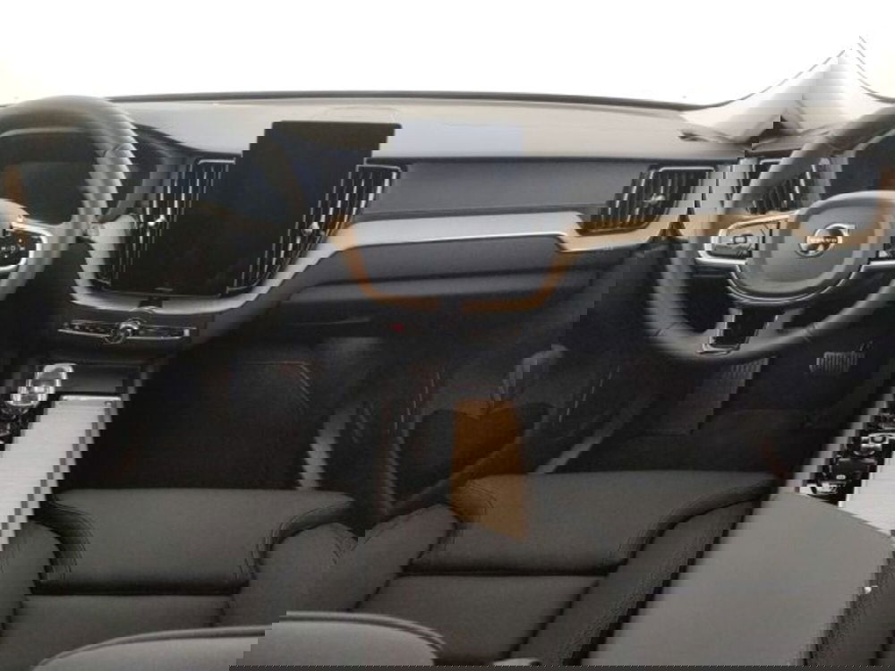 Volvo XC60 nuova a Modena (8)