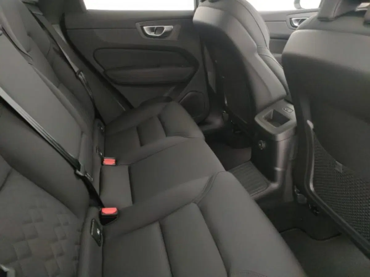 Volvo XC60 nuova a Modena (9)