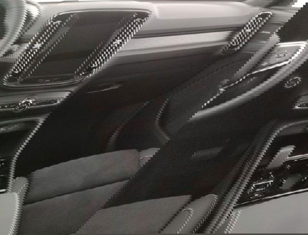 Volvo XC40 nuova a Modena (15)