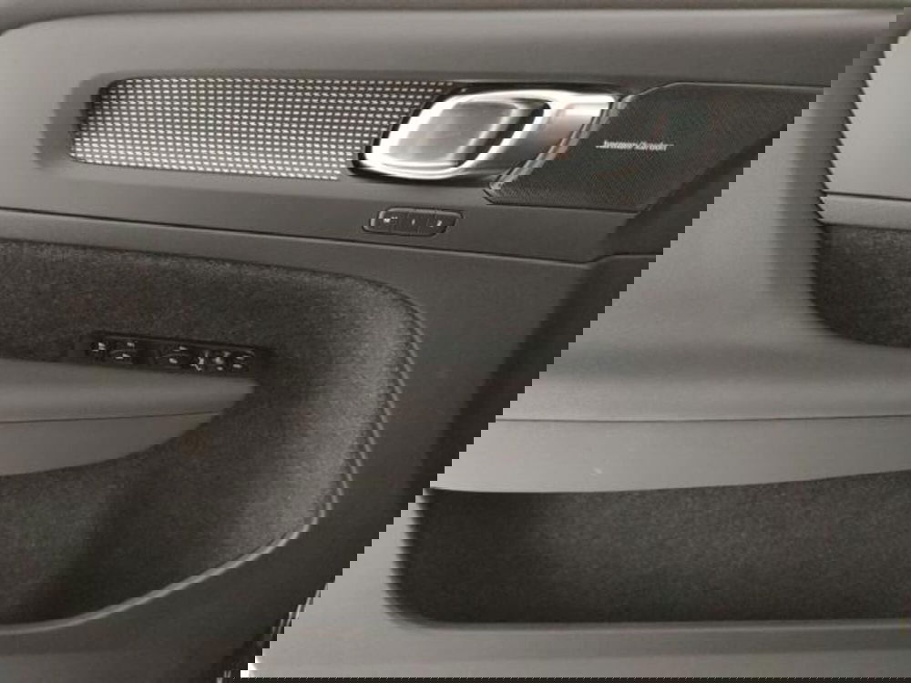 Volvo XC40 nuova a Modena (20)