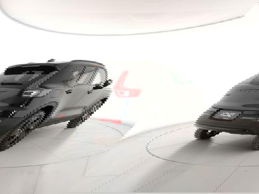 Volvo XC40 nuova a Modena (5)