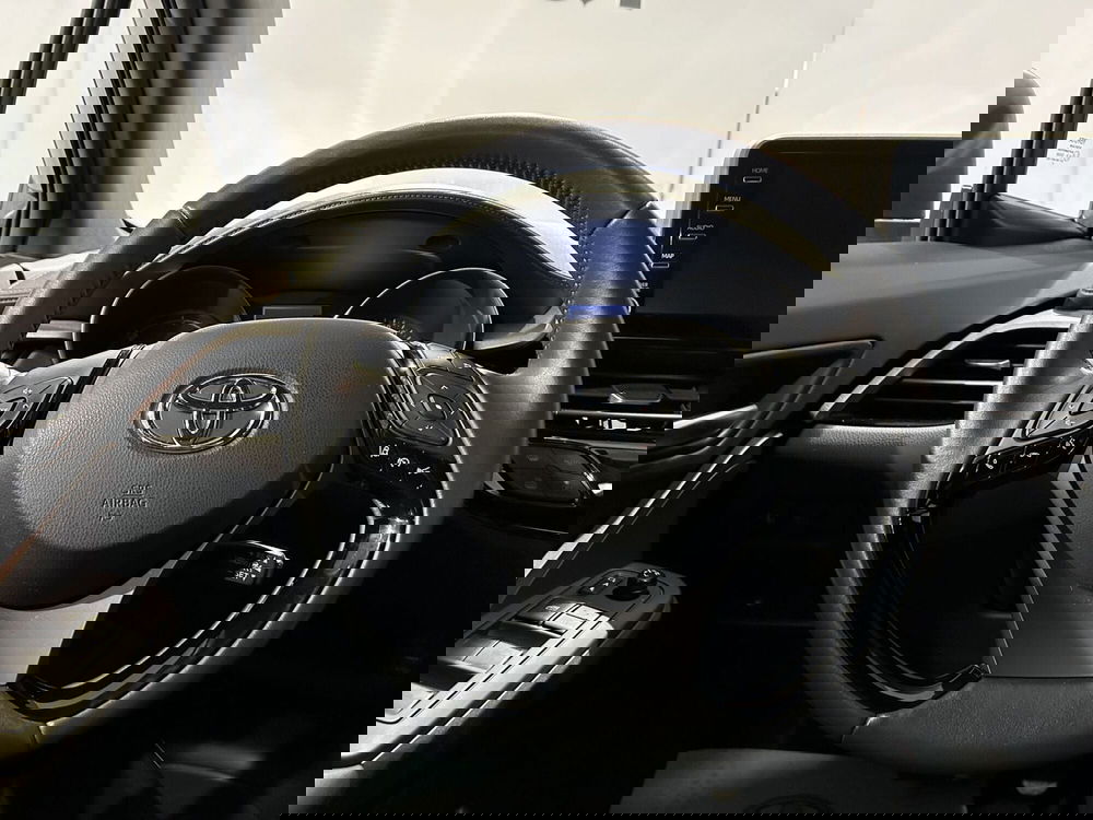 Toyota Toyota C-HR usata a Milano (10)
