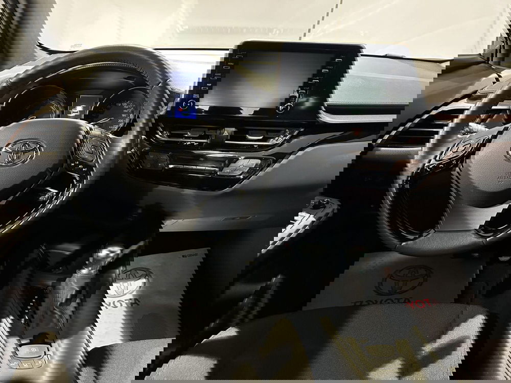 Toyota Toyota C-HR usata a Milano (9)