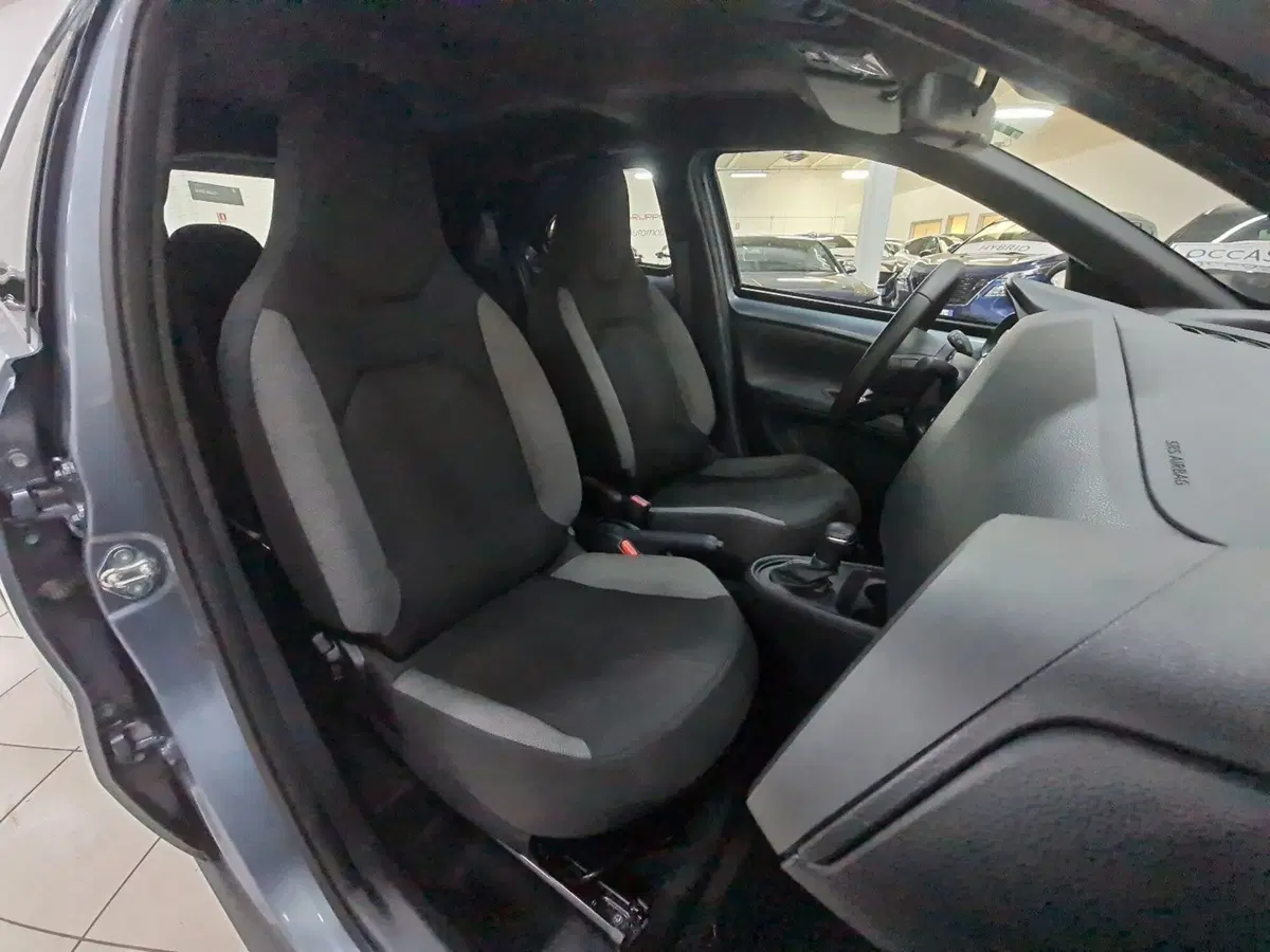 Toyota Aygo X nuova a Bologna (11)