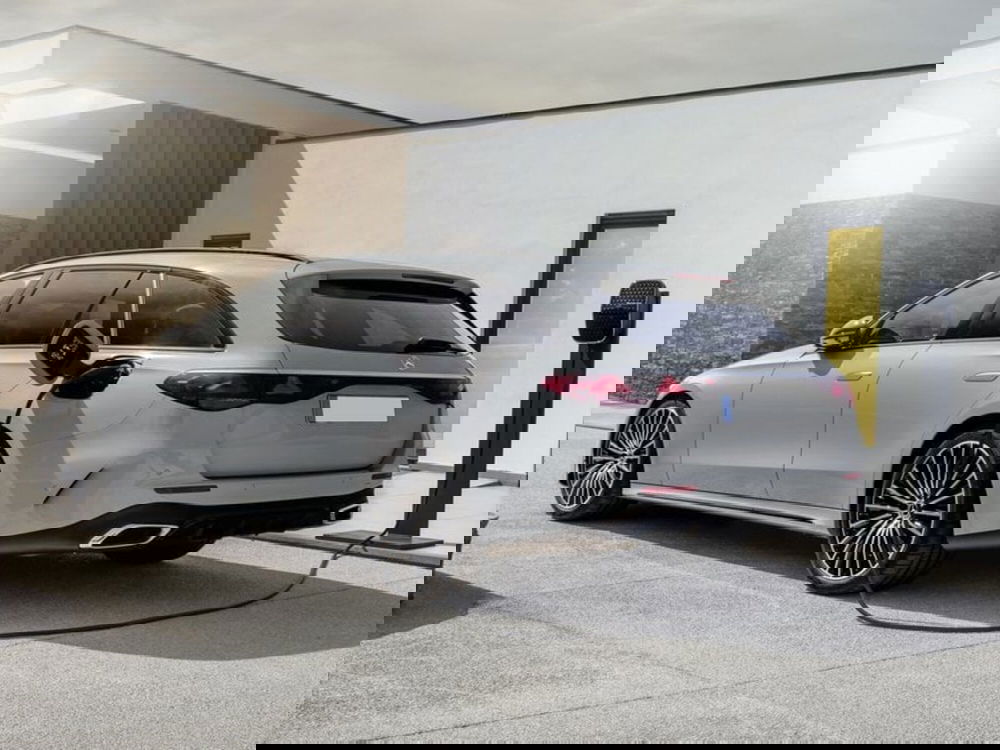 Mercedes-Benz Classe E Station Wagon nuova a Siena (3)