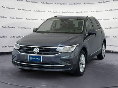 Volkswagen Tiguan 2.0 TDI SCR Life del 2022 usata a Palermo