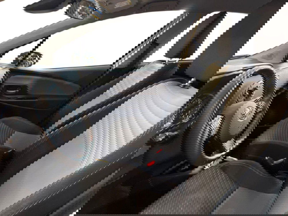 Toyota Yaris usata a Taranto (7)