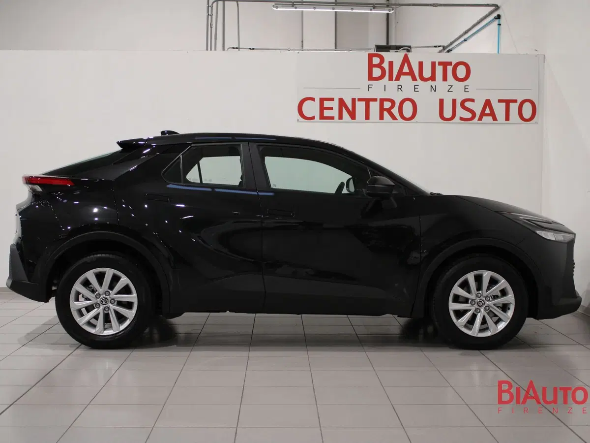 Toyota Toyota C-HR nuova a Firenze (17)