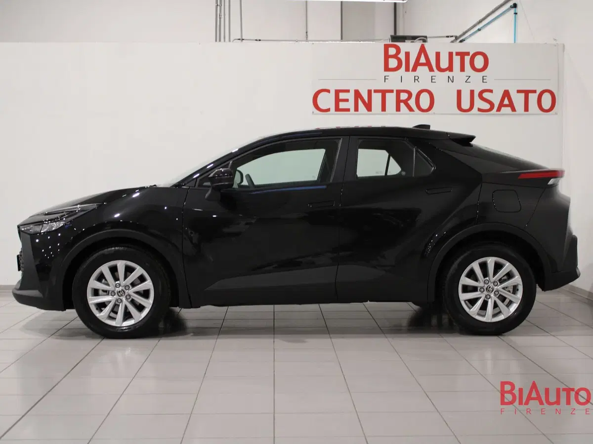 Toyota Toyota C-HR nuova a Firenze (18)