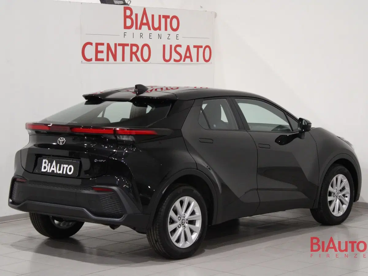 Toyota Toyota C-HR nuova a Firenze (2)