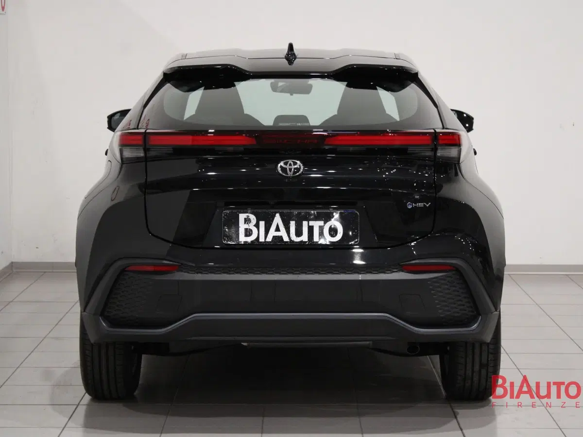 Toyota Toyota C-HR nuova a Firenze (4)