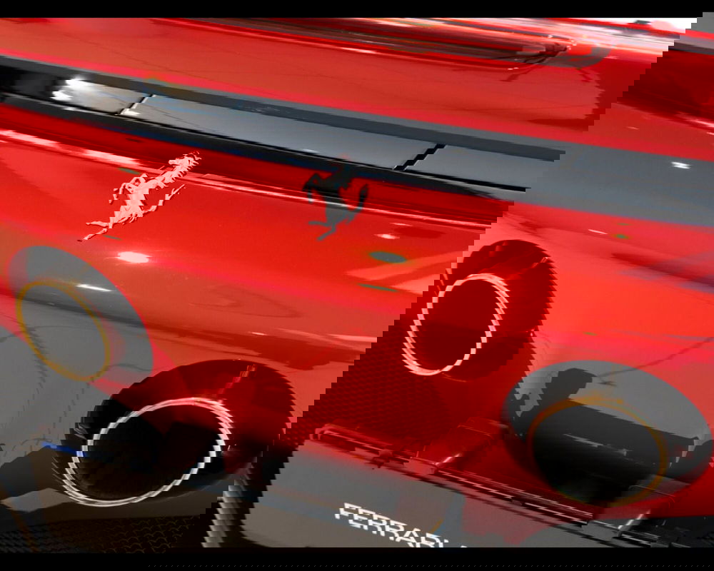 Ferrari SF90 Coupé usata a Padova (12)