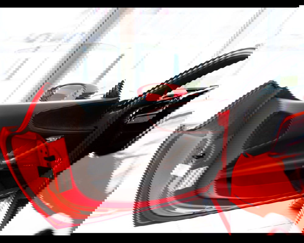 Ferrari SF90 Coupé usata a Padova (15)