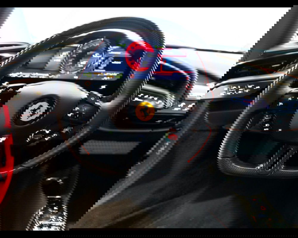 Ferrari SF90 Coupé usata a Padova (19)