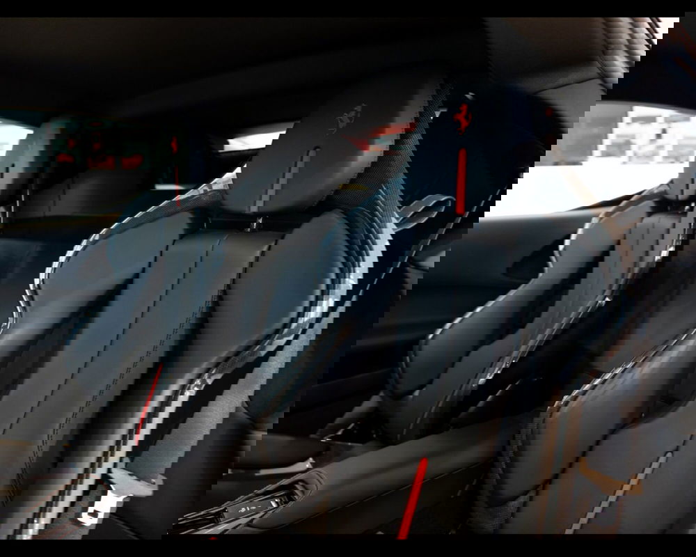 Ferrari SF90 Coupé usata a Padova (6)