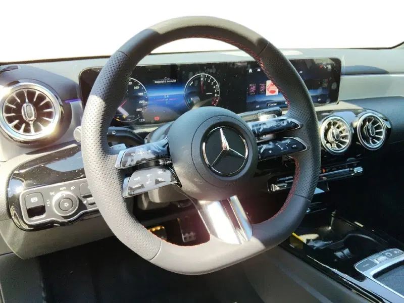 Mercedes-Benz Classe A nuova a Pescara (11)