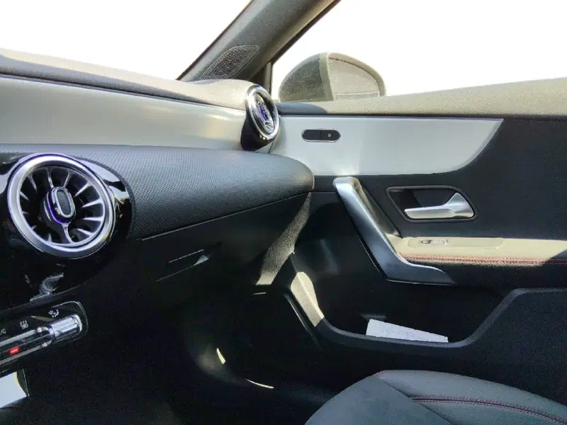 Mercedes-Benz Classe A nuova a Pescara (20)
