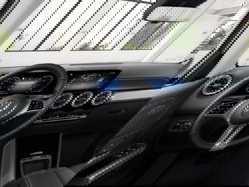 Mercedes-Benz GLB nuova a Ancona (9)