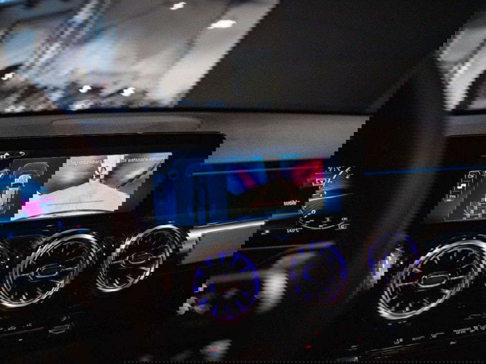 Mercedes-Benz GLB nuova a Macerata (19)