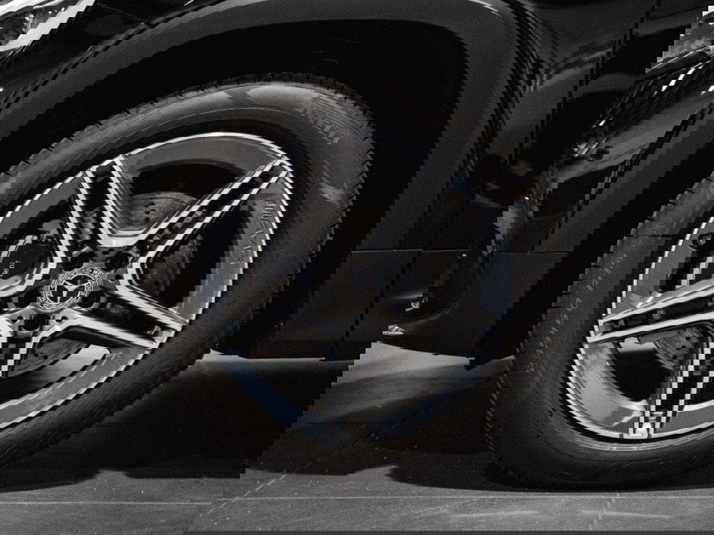 Mercedes-Benz GLB nuova a Macerata (7)