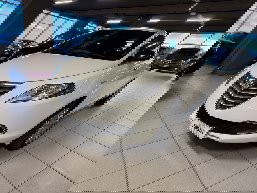 Lancia Ypsilon usata a Messina