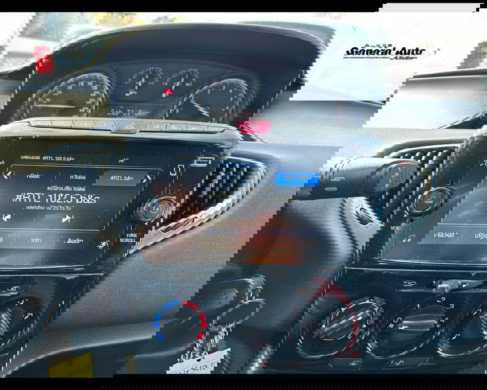 Lancia Ypsilon usata a Lucca (13)