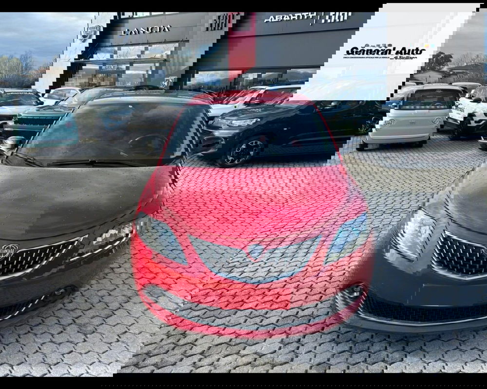 Lancia Ypsilon usata a Lucca (2)