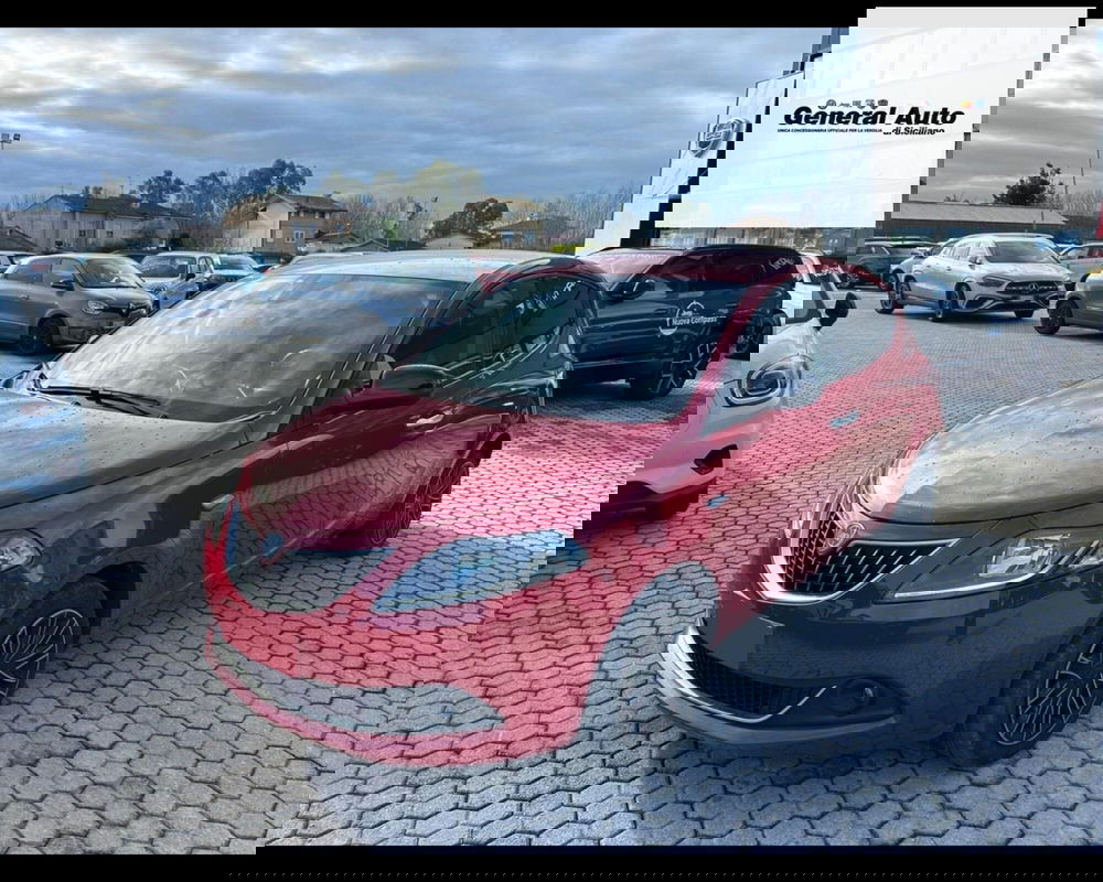 Lancia Ypsilon usata a Lucca (3)