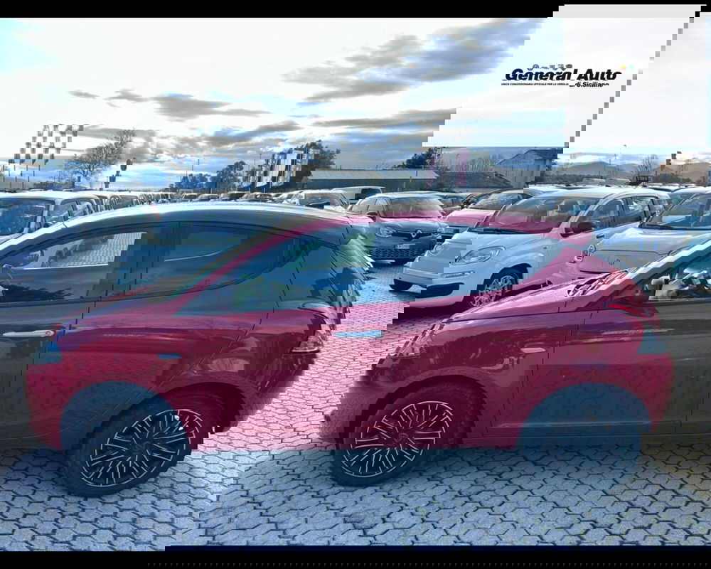 Lancia Ypsilon usata a Lucca (4)