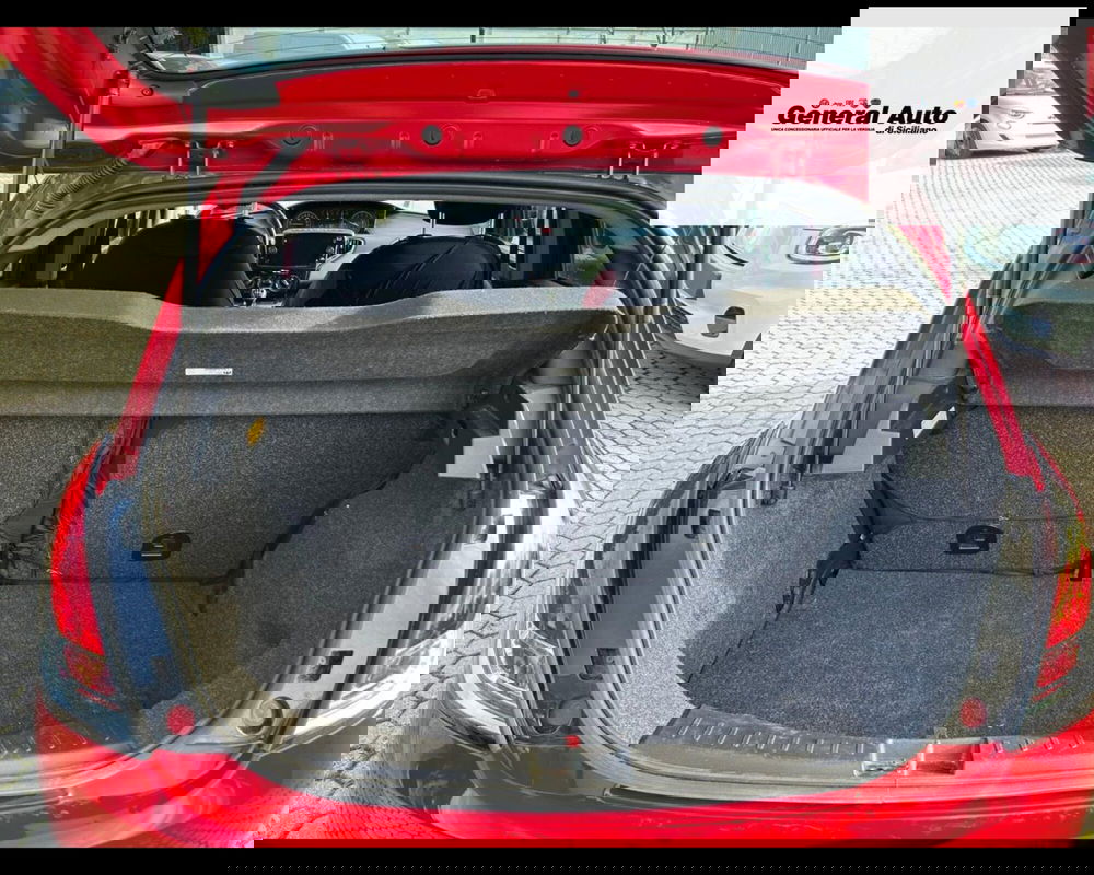 Lancia Ypsilon usata a Lucca (7)