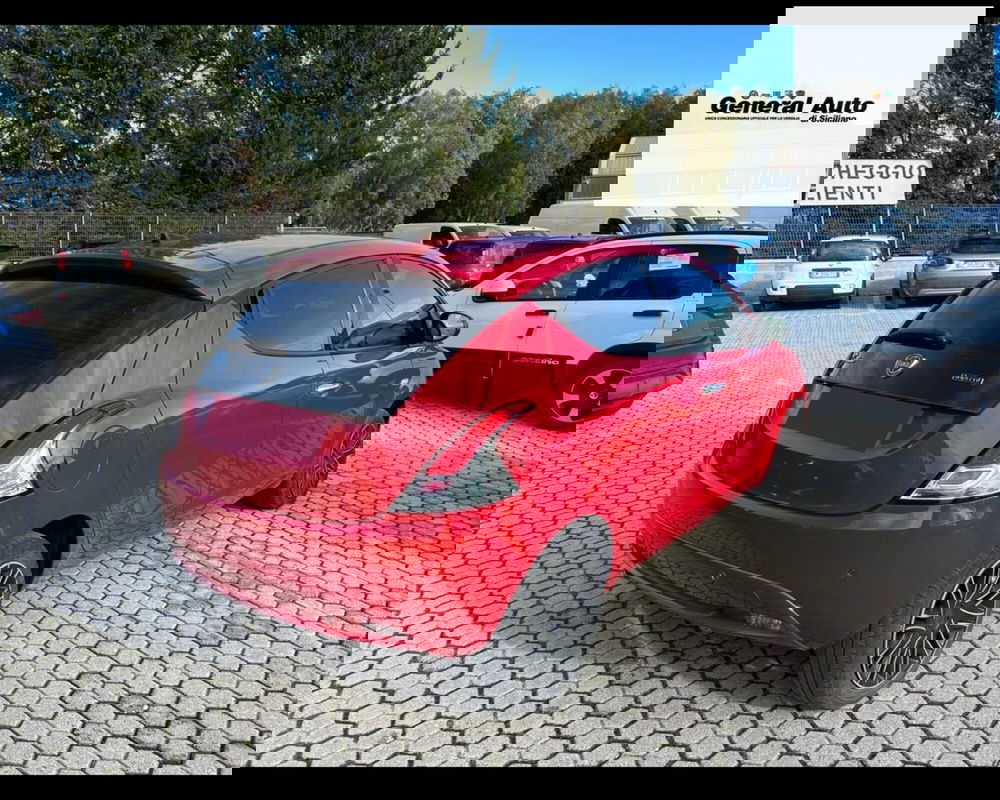 Lancia Ypsilon usata a Lucca (8)