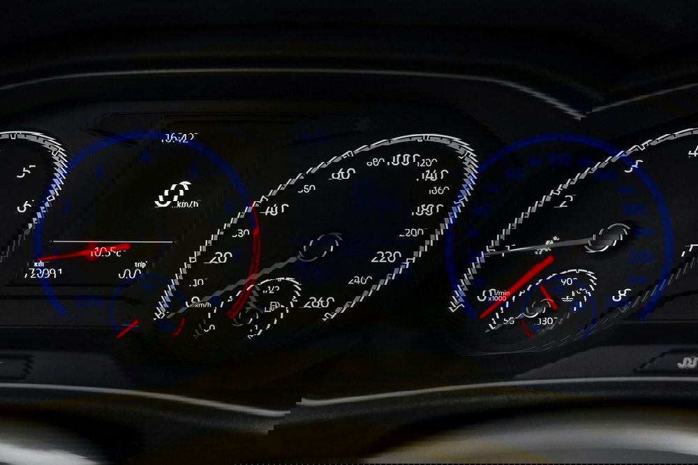 Volkswagen T-Roc usata a Varese (8)