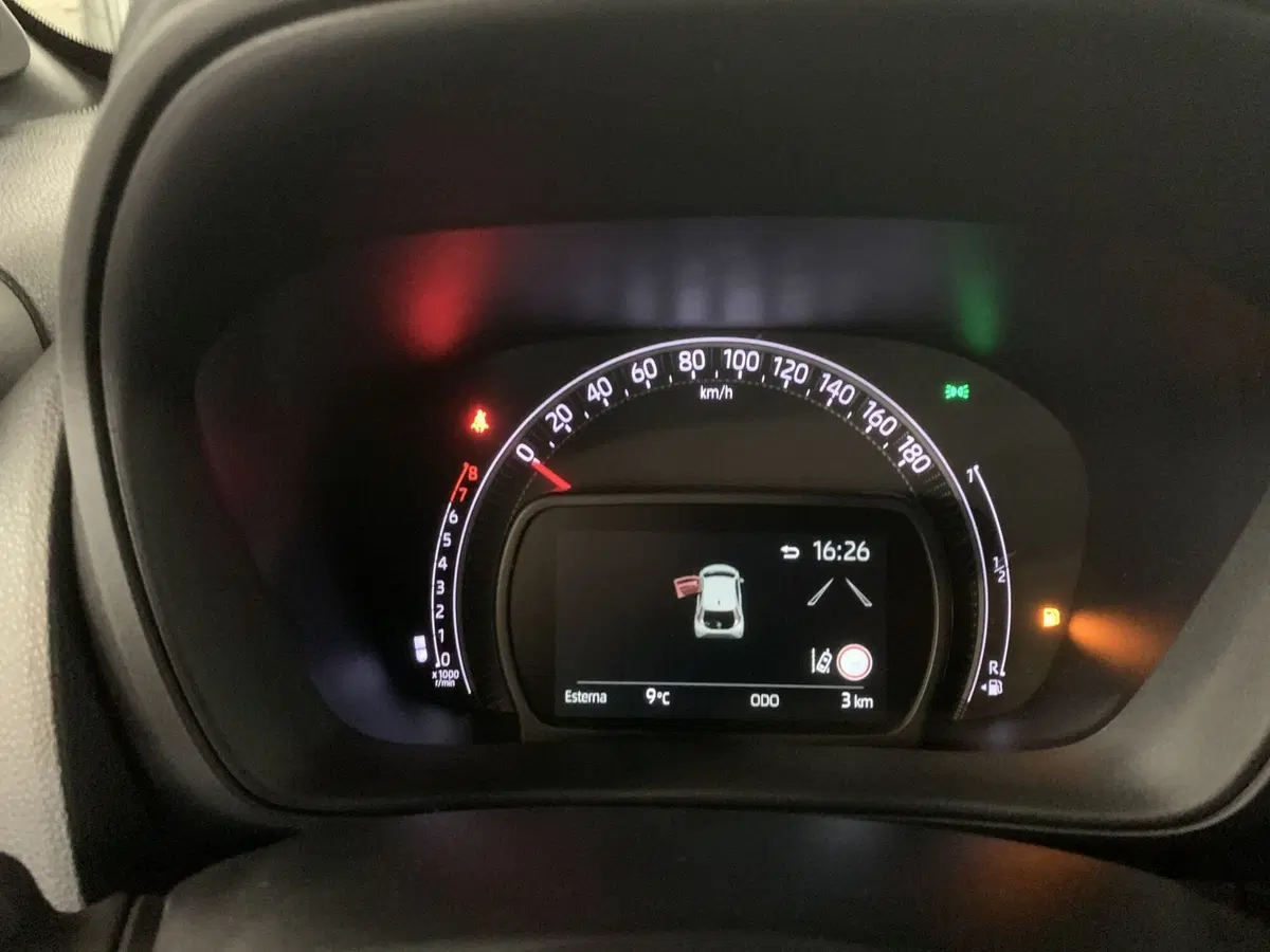 Toyota Aygo X nuova a Bergamo (13)