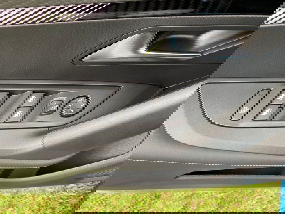 Peugeot 2008 nuova a Salerno (15)