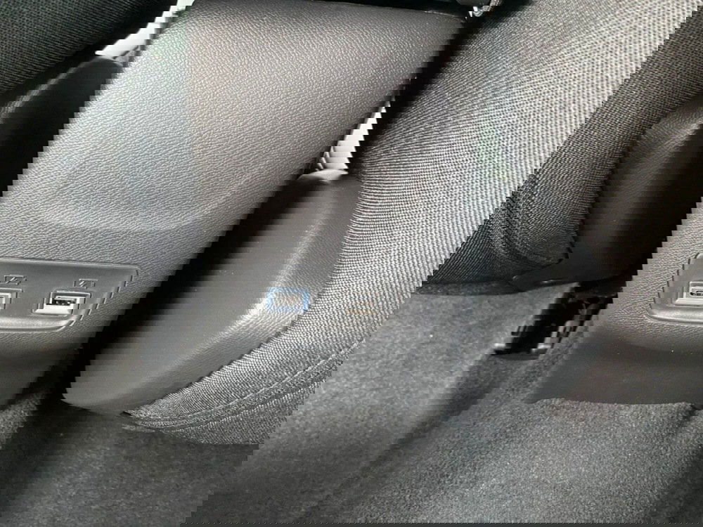 Peugeot 2008 nuova a Salerno (16)