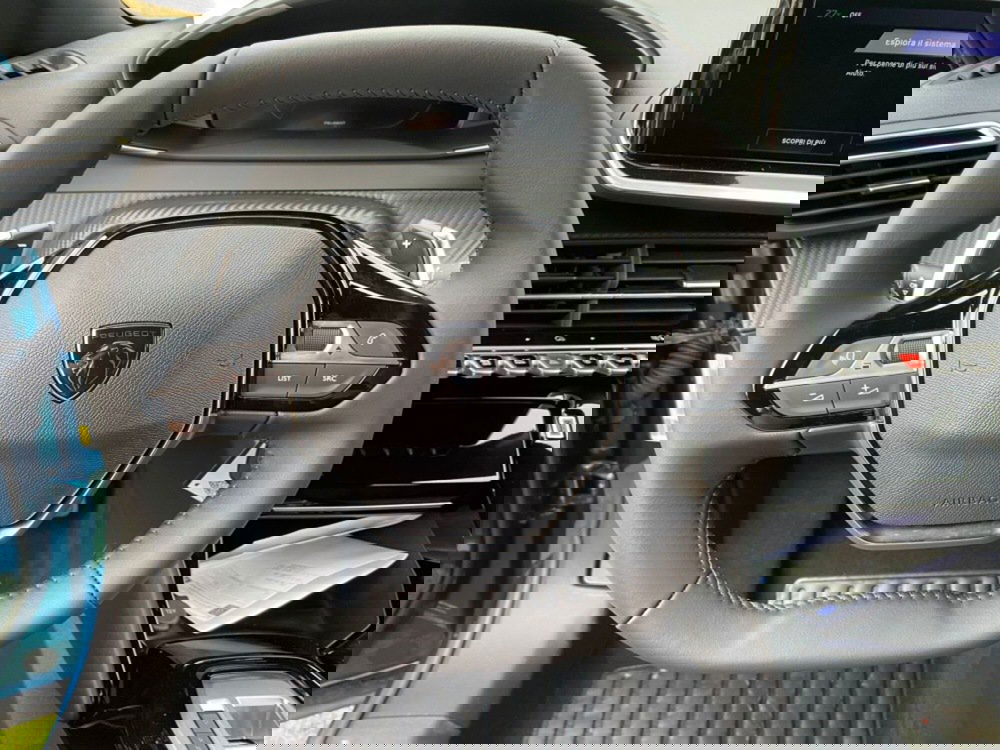 Peugeot 2008 nuova a Salerno (18)