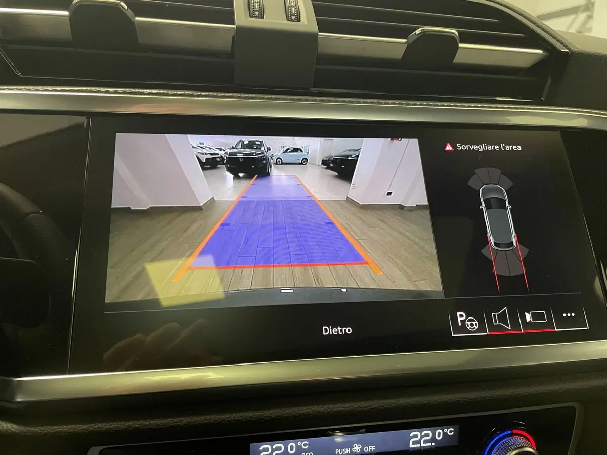 Audi Q3 Sportback nuova a Brescia (17)