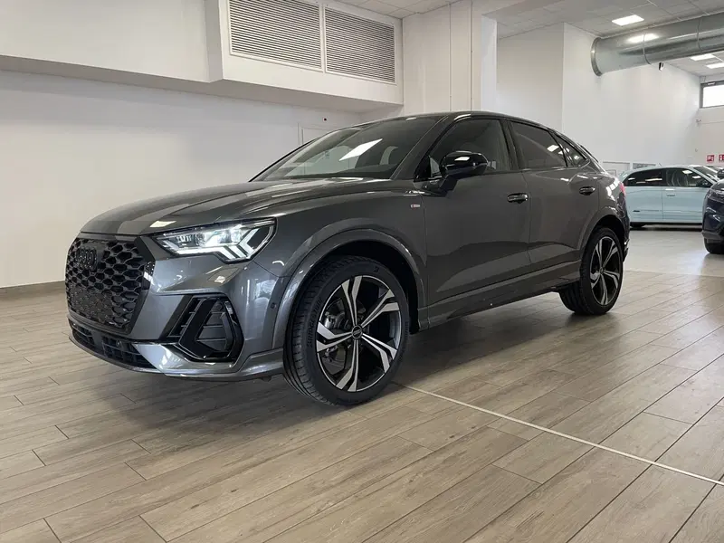 Audi Q3 Sportback nuova a Brescia (2)