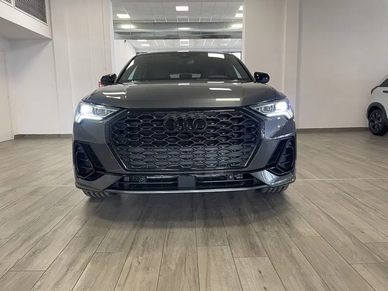 Audi Q3 Sportback nuova a Brescia (6)