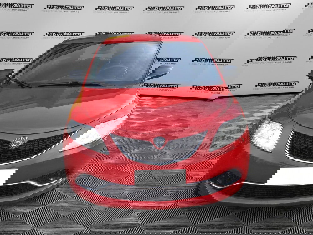 Lancia Ypsilon usata a Parma (5)