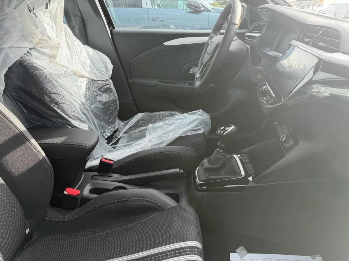 Opel Corsa nuova a Foggia (12)
