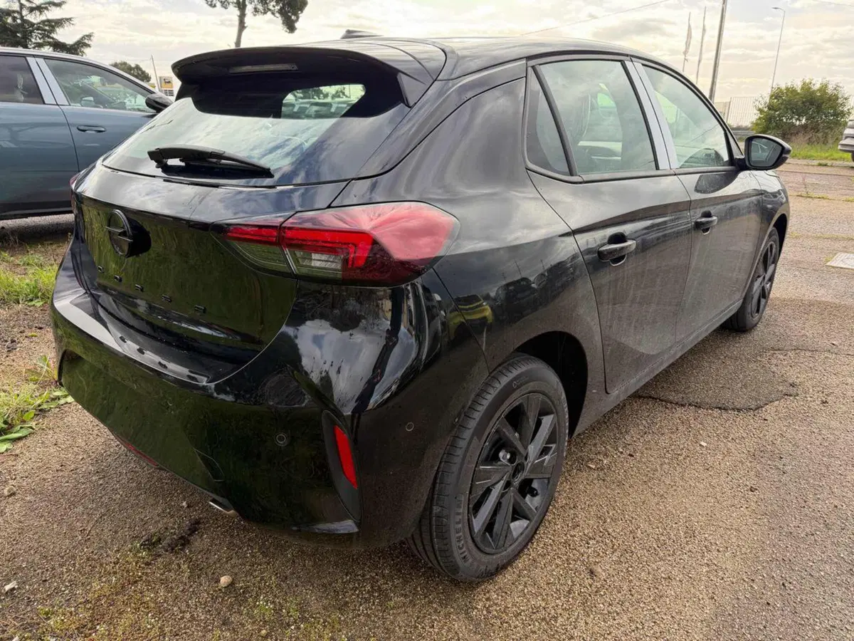 Opel Corsa nuova a Foggia (6)