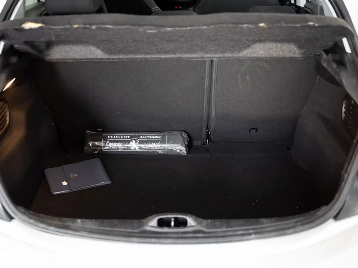 Peugeot 208 usata a Foggia (10)